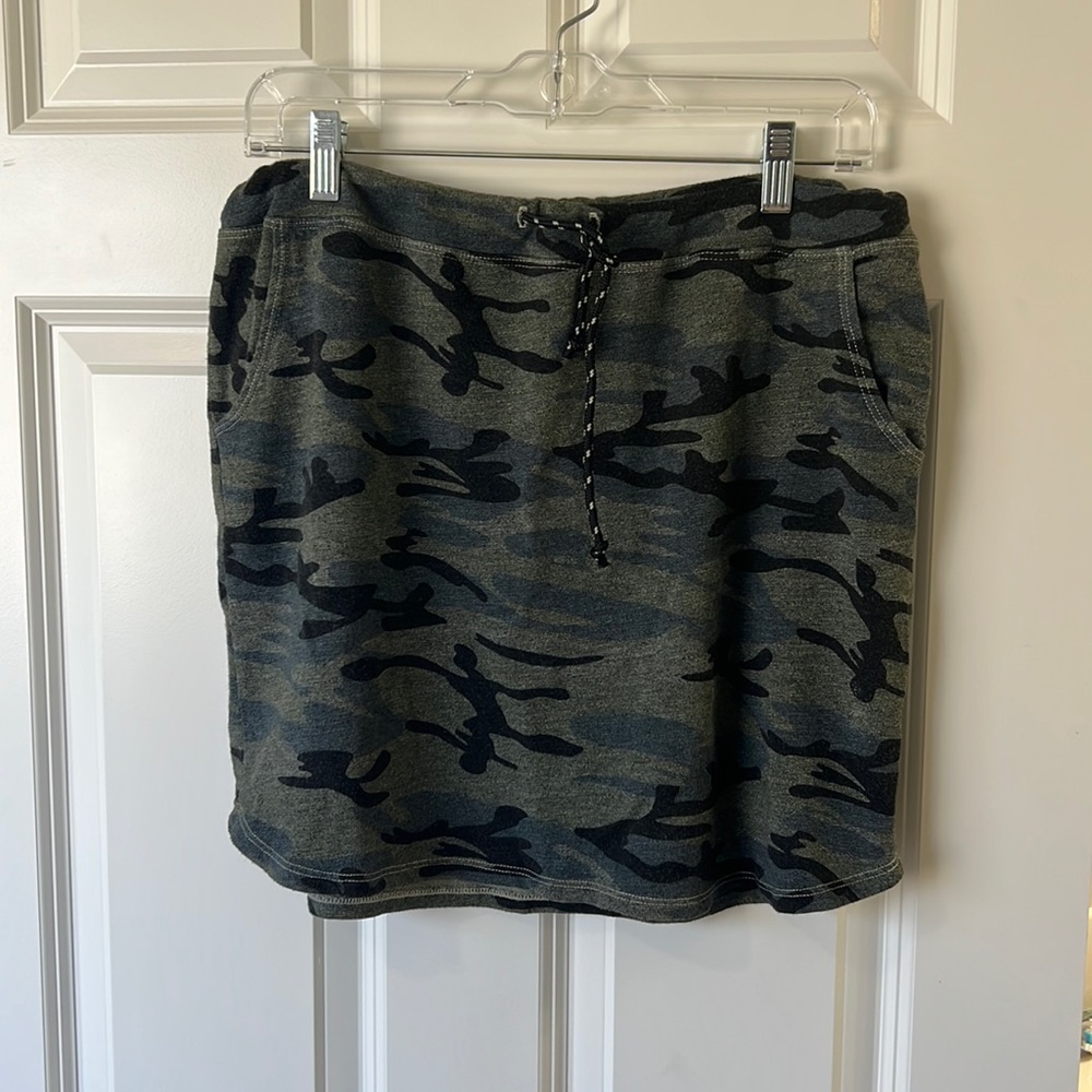 Sundry Casual Camo Skirt Size 2 (Medium)